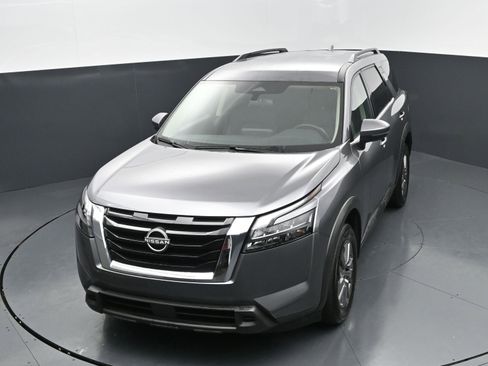 Used 2025 Nissan Pathfinder SV AWD/4WD image 27