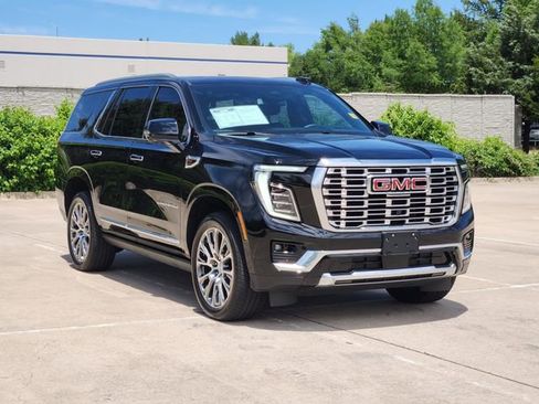 Used 2025 GMC Yukon Denali w/ Sun & Power Step Package AWD/4WD image 4