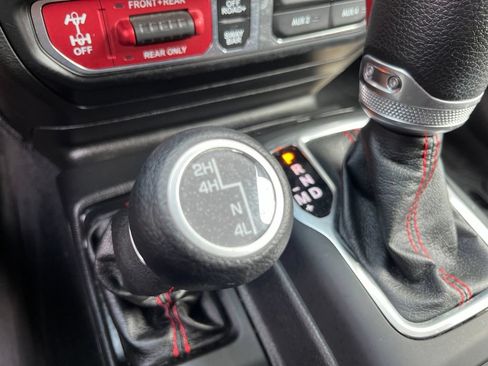 Used 2021 Jeep Wrangler Unlimited Rubicon AWD/4WD image 44