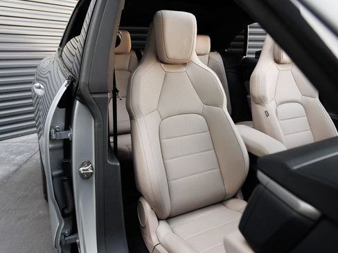 Certified 2025 Porsche Macan 4S Electric AWD/4WD image 35
