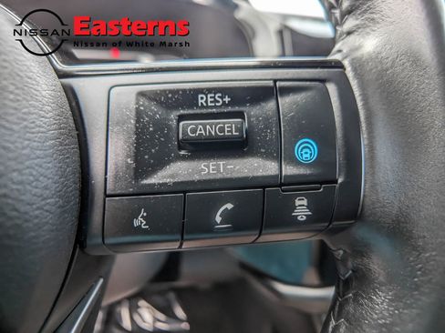 Used 2022 Nissan Pathfinder SV image 34