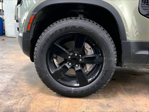 Used 2021 Land Rover Defender 90 First Edition image 11