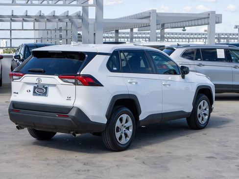 Used 2022 Toyota RAV4 LE image 6