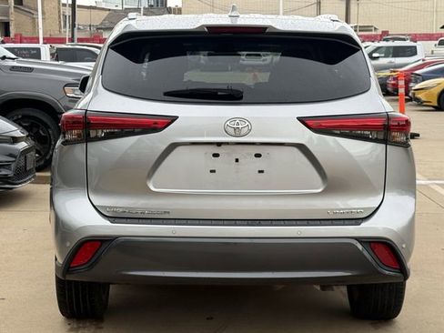 Used 2022 Toyota Highlander Limited FWD image 5