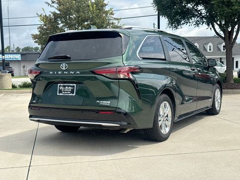 Used 2021 Toyota Sienna Platinum AWD/4WD image 8