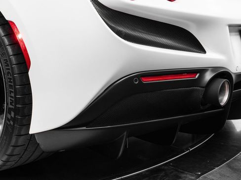 Used 2022 Ferrari F8 Tributo image 22