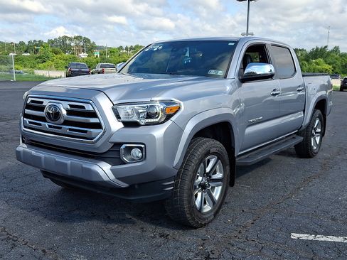 Used 2018 Toyota Tacoma Limited AWD/4WD image 3