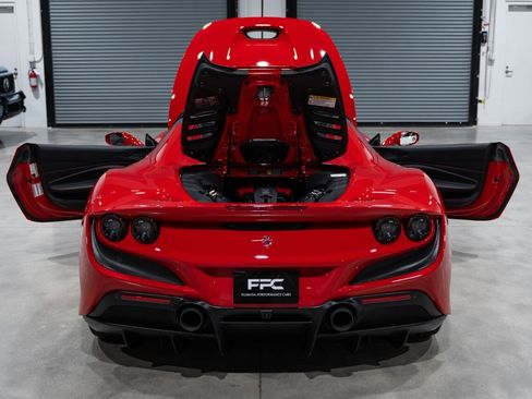 Used 2021 Ferrari F8 Tributo image 44