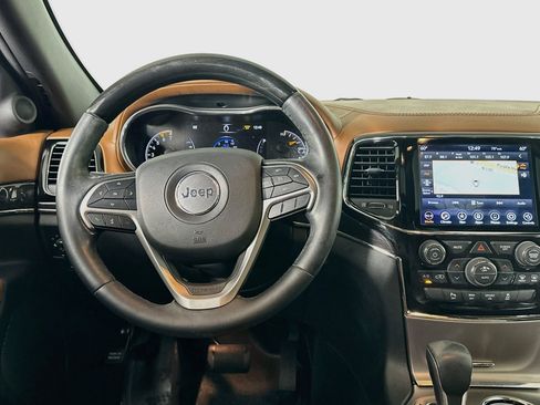 Used 2020 Jeep Grand Cherokee Overland AWD/4WD image 18