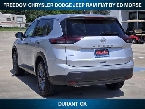 Used 2024 Nissan Rogue S FWD image 4