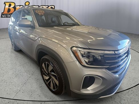 Used 2025 Volkswagen Atlas SE AWD/4WD image 6