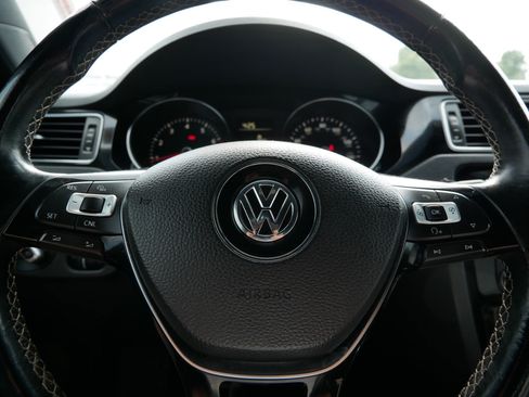 Used 2016 Volkswagen Jetta Sport FWD image 25