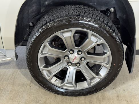 Used 2015 GMC Yukon XL SLT AWD/4WD image 36