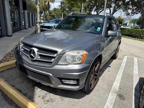 Used 2011 Mercedes-Benz GLK 350 4MATIC image 3