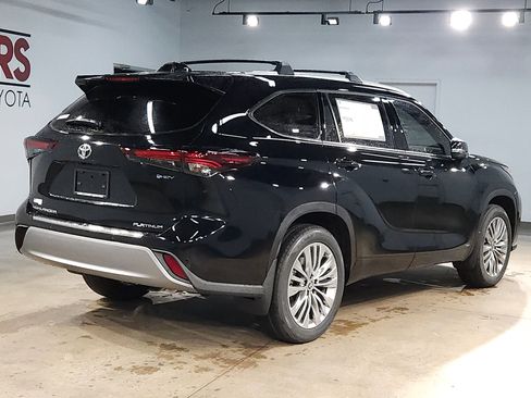 New 2026 Toyota Highlander Platinum AWD/4WD image 7