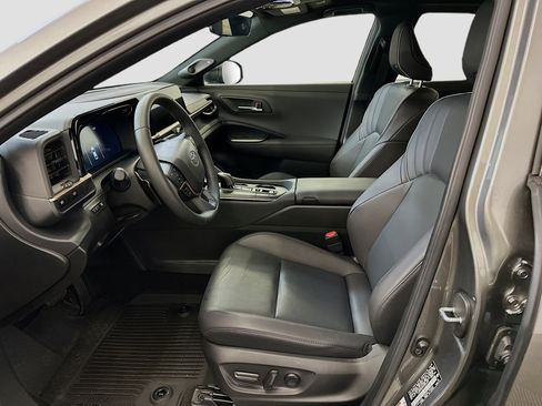 Used 2023 Toyota Crown Platinum image 13