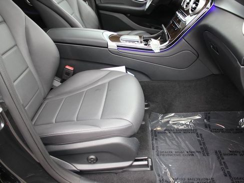 Used 2021 Mercedes-Benz GLC 300 4MATIC image 34