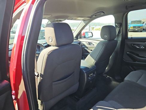 Used 2023 Chevrolet Traverse LT w/ LPO, Cargo Package FWD image 20