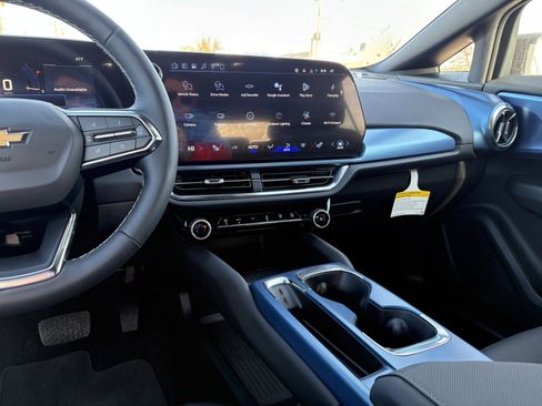 New 2026 Chevrolet Equinox EV LT w/ LPO, Blackout Package image 15