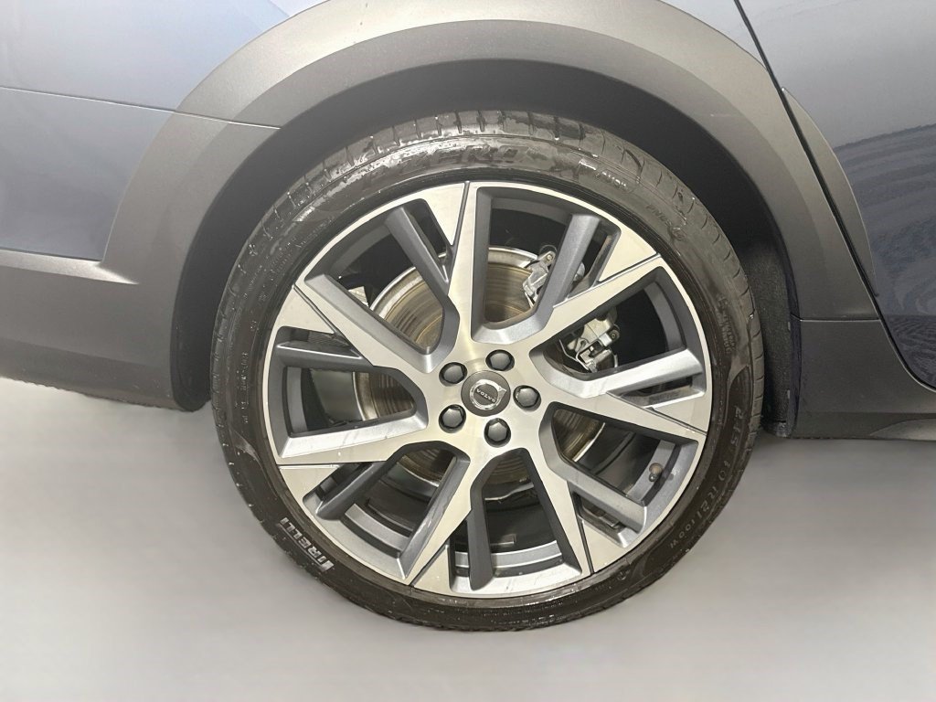 Used 2025 Volvo V90 B6 Cross Country Ultra w/ Protection Package Premier AWD/4WD image 32