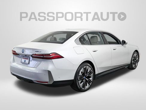 Certified 2024 BMW i5 eDrive40i w/ Convenience Package image 6