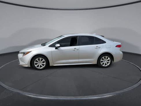 Used 2023 Toyota Corolla LE FWD image 5