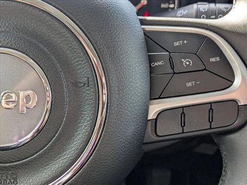 Used 2018 Jeep Renegade Latitude w/ UConnect 8.4 Nav Group image 12