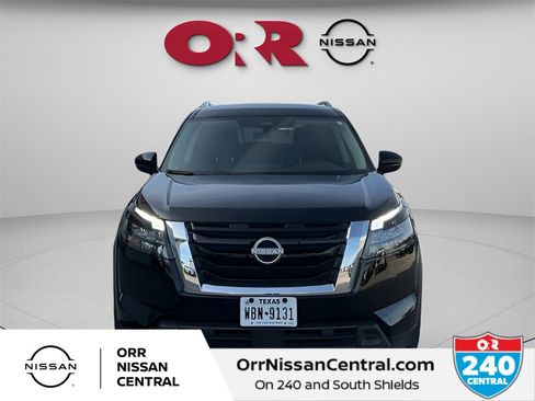 Used 2025 Nissan Pathfinder SL image 2