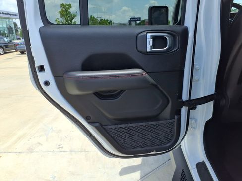 Used 2020 Jeep Gladiator Rubicon AWD/4WD image 16