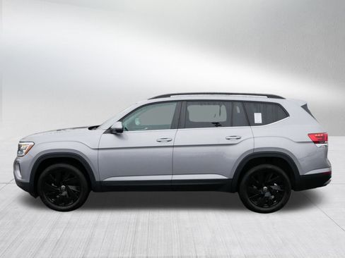 Certified 2025 Volkswagen Atlas SE image 4