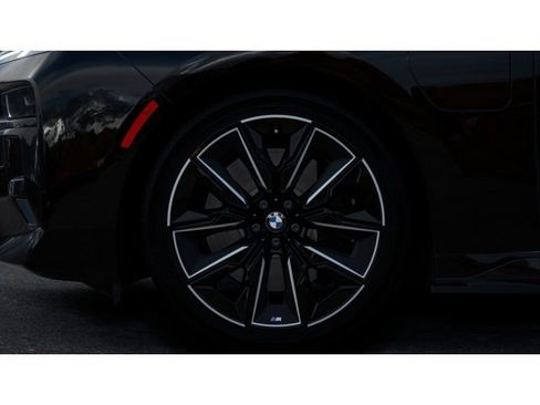New 2026 BMW 750e xDrive image 7