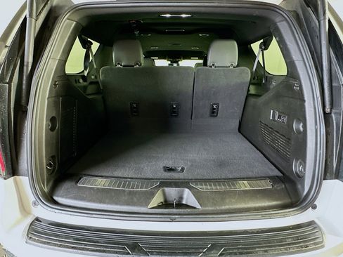 Used 2023 Chevrolet Suburban Premier image 30