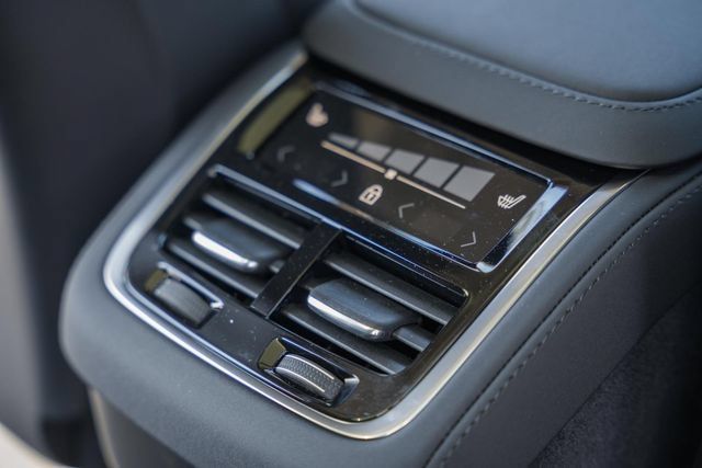 New 2027 Volvo XC90 B6 Plus AWD/4WD image 34