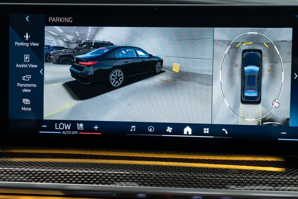 Used 2023 BMW 760i xDrive AWD/4WD image 28