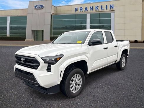 Used 2024 Toyota Tacoma SR image 3