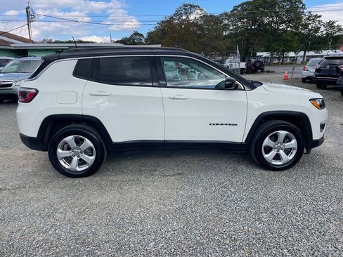 Used 2019 Jeep Compass Latitude w/ Popular Equipment Group AWD/4WD image 9