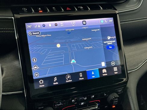 Used 2023 Jeep Grand Cherokee Overland w/ Luxury Tech Group IV image 26