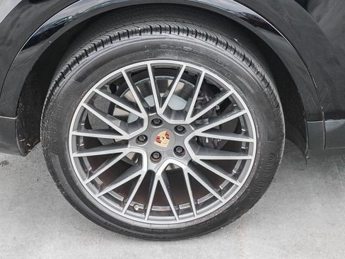 Used 2022 Porsche Cayenne image 12