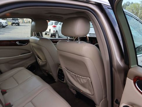 Used 2004 Jaguar XJ8 image 18