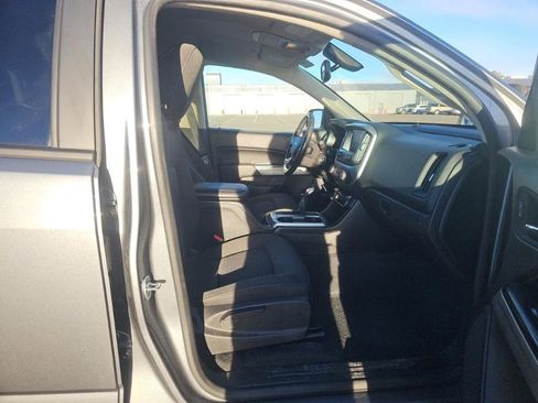 Used 2022 Chevrolet Colorado LT w/ LT Convenience Package image 8