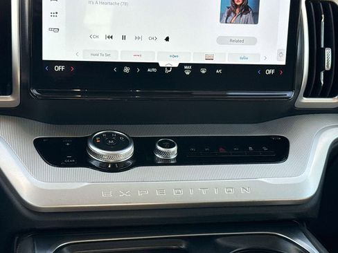 Certified 2025 Ford Expedition Active image 22