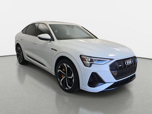 Used 2022 Audi e-tron Premium Plus w/ Premium Plus Package image 3