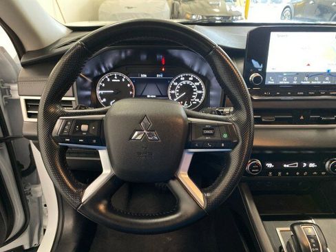 Used 2024 Mitsubishi Outlander SE image 18