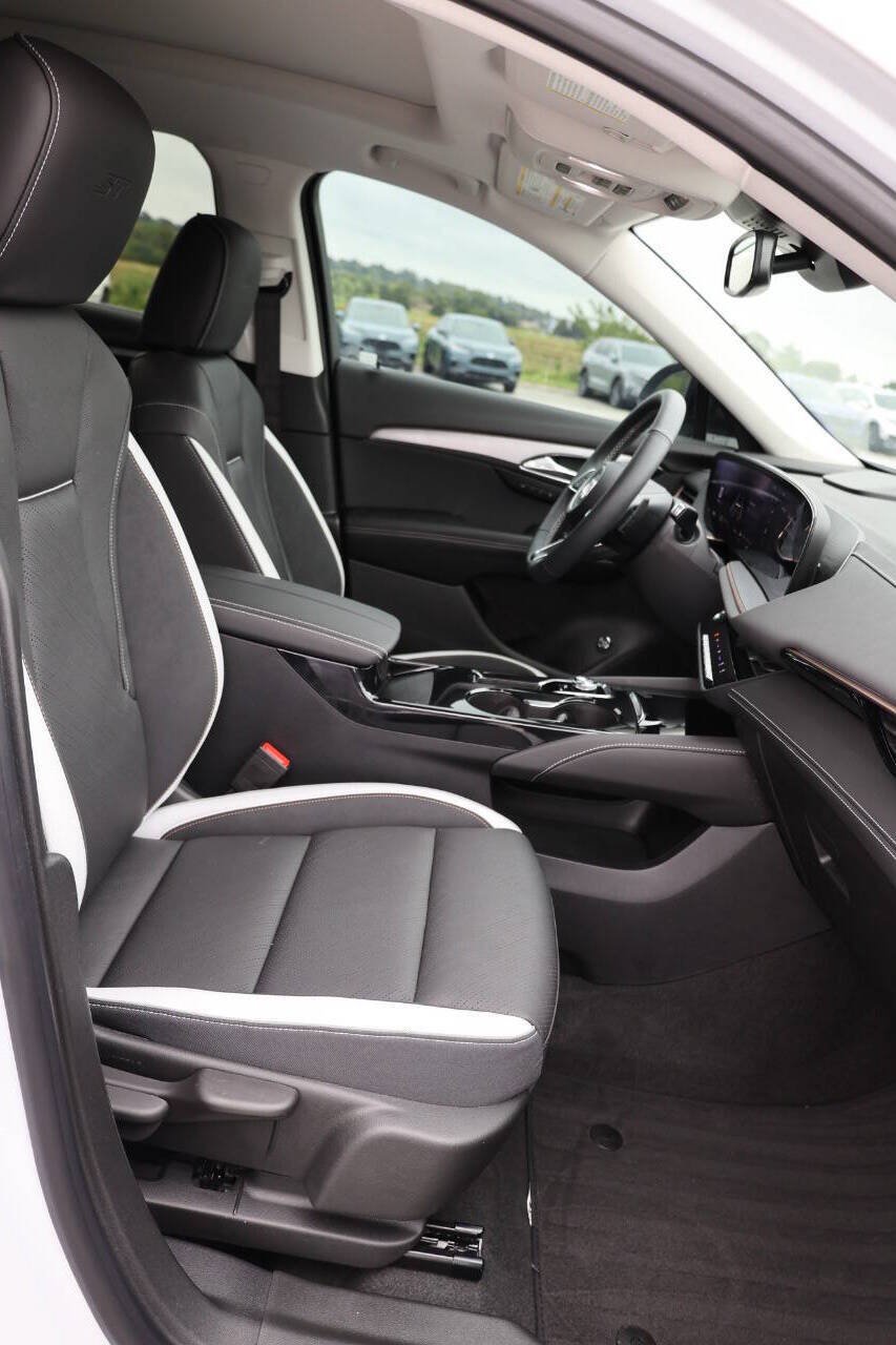Used 2025 Buick Envision Sport Touring AWD/4WD image 15
