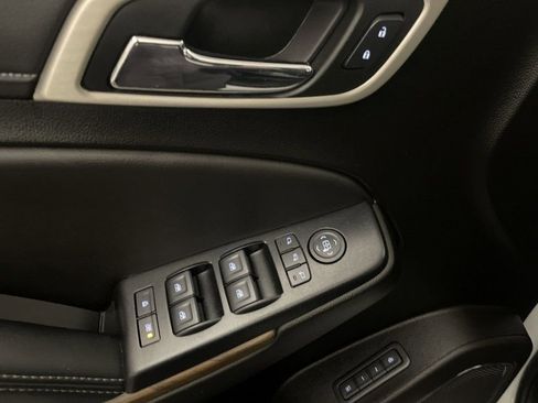 Used 2019 GMC Yukon Denali w/ Open Road Package image 18