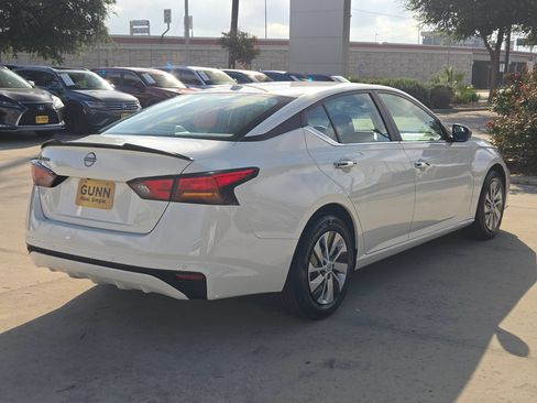 Certified 2025 Nissan Altima 2.5 S FWD image 3