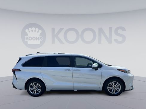 Used 2024 Toyota Sienna Platinum image 17