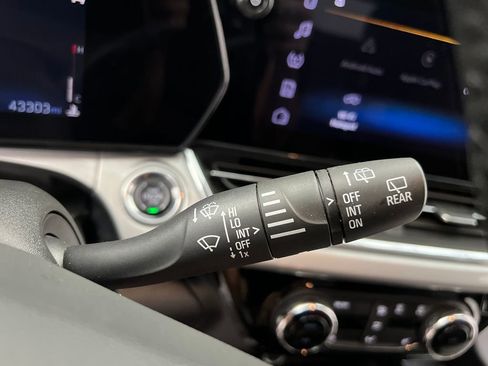 Used 2025 Chevrolet Trax LT w/ LT Convenience Package image 40