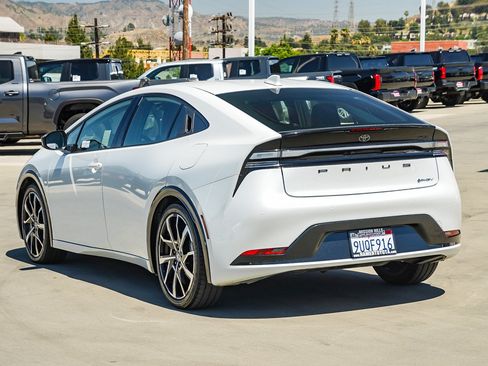 Used 2025 Toyota Prius Plug-In Hybrid FWD image 5