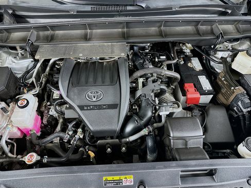 Used 2024 Toyota Highlander XLE FWD image 35
